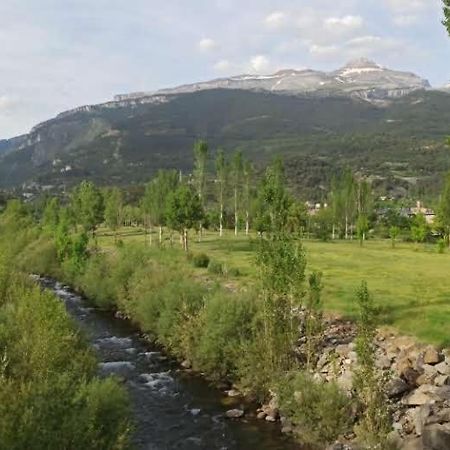 Iserias Villanúa Exteriér fotografie